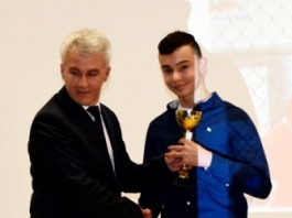 49900246_357724754806167_4721128386494201856_n